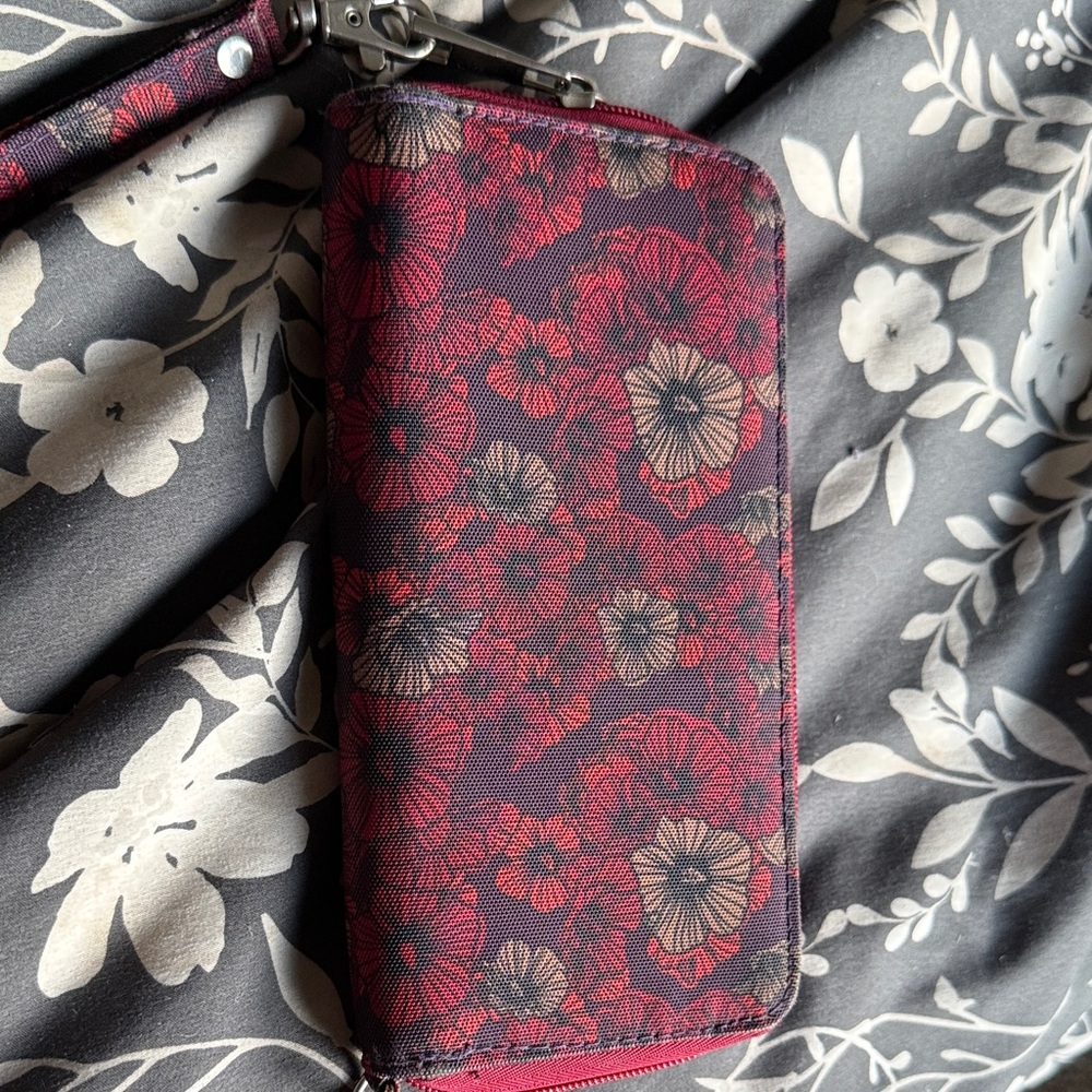 Travelon Red and Black Floral Wristlet - Picture 4 of 6